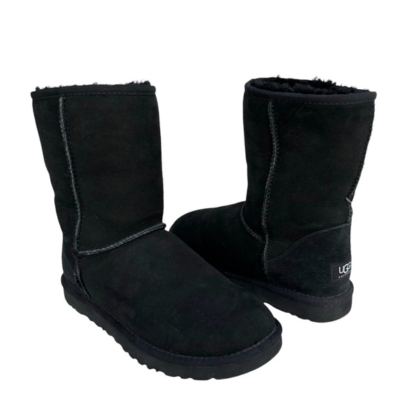 UGG Classic Short II Black Suede Leather Shearling Sheepskin Boots Womens 8 - Picture 1 of 16